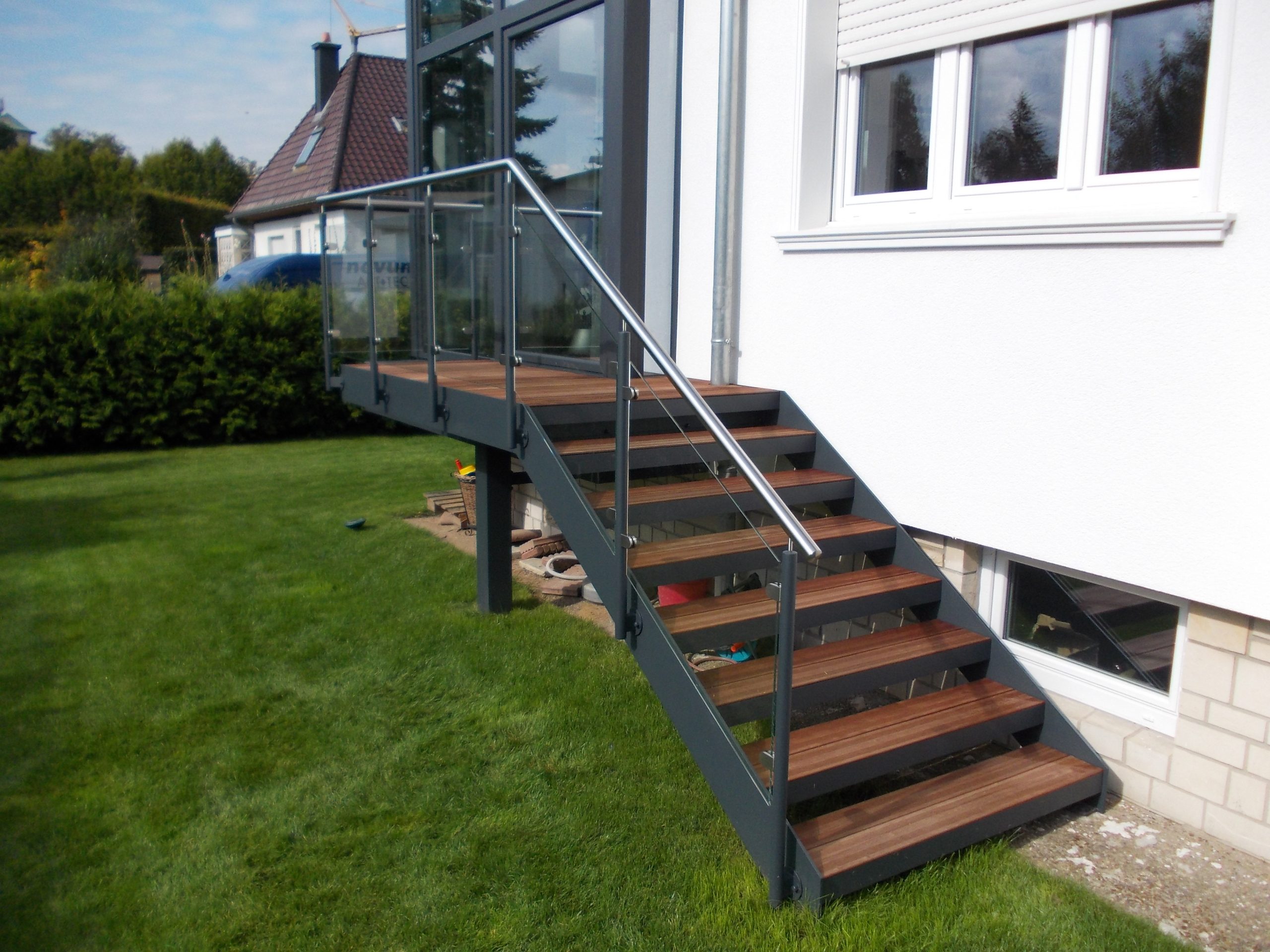 Escalier et terrasse extérieur en plat 2 scaled